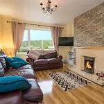 Hillview Holiday Home